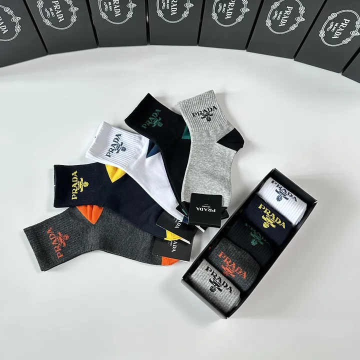 スーパーコピー プラダ 靴下