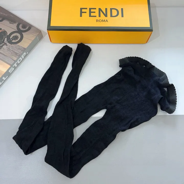 スーパーコピー フェンディ 靴下