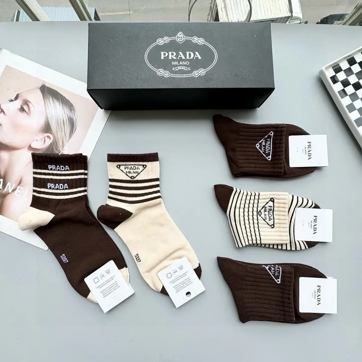 スーパーコピー プラダ 靴下