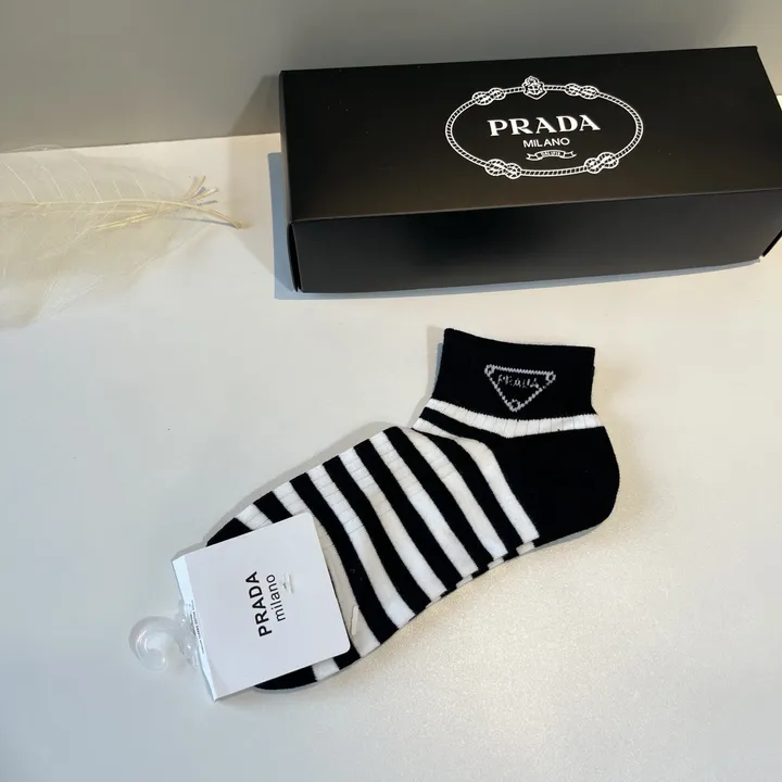 スーパーコピー プラダ 靴下