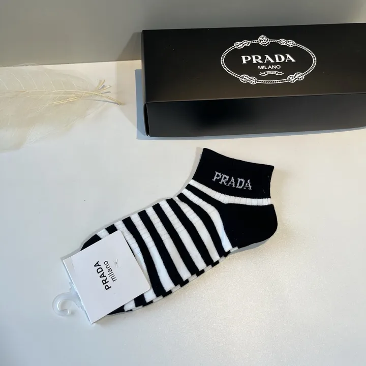 スーパーコピー プラダ 靴下