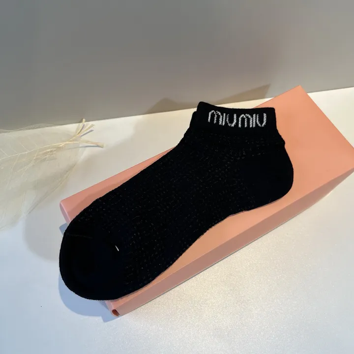 スーパーコピー ミュウミュウ 靴下