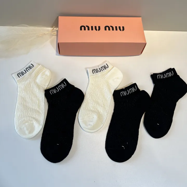 スーパーコピー ミュウミュウ 靴下