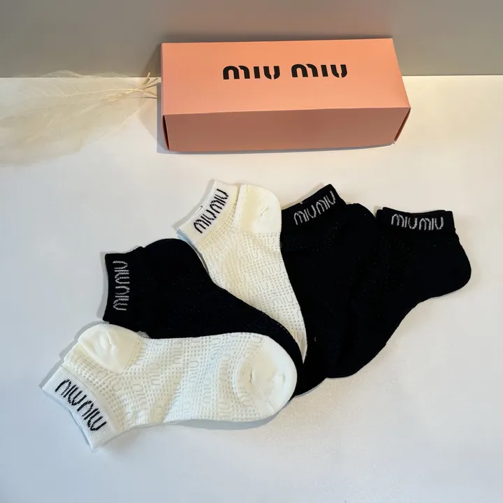 スーパーコピー ミュウミュウ 靴下