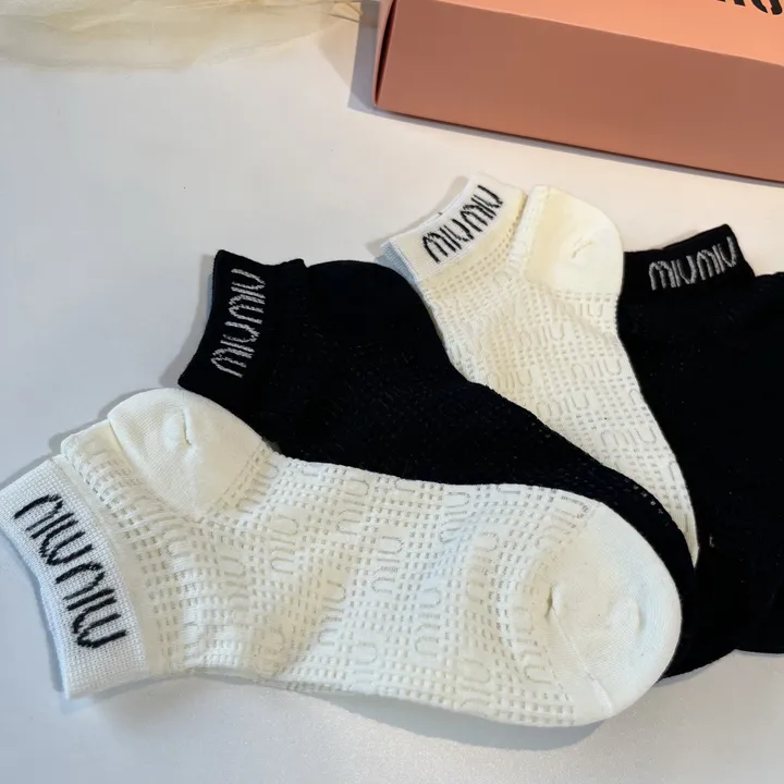 スーパーコピー ミュウミュウ 靴下