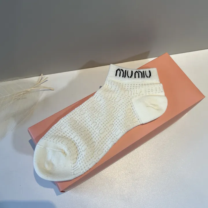 スーパーコピー ミュウミュウ 靴下