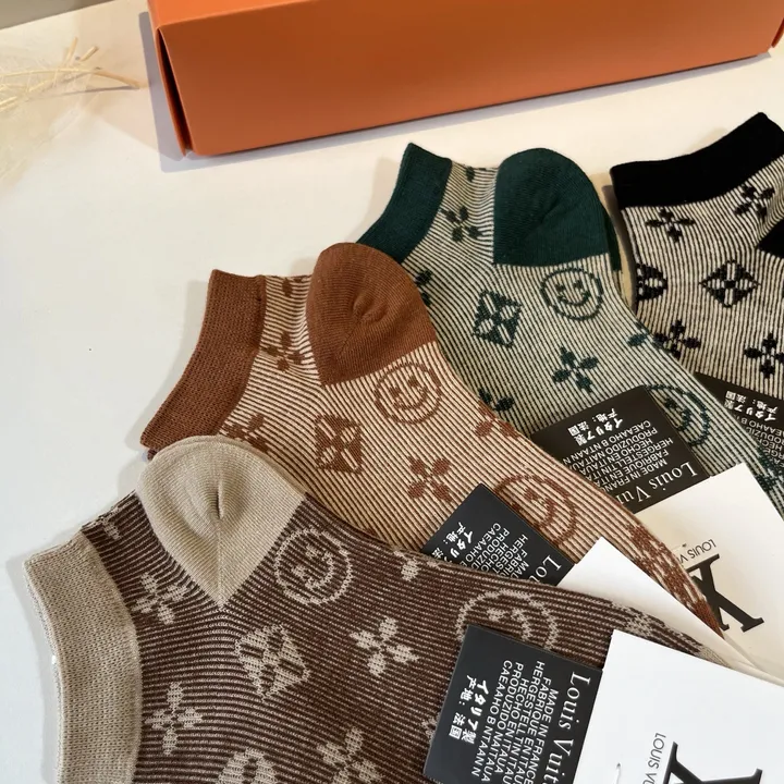 スーパーコピー ルイヴィトン 靴下