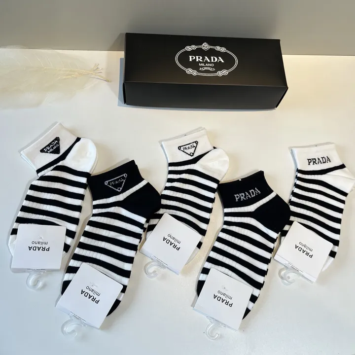 スーパーコピー プラダ 靴下