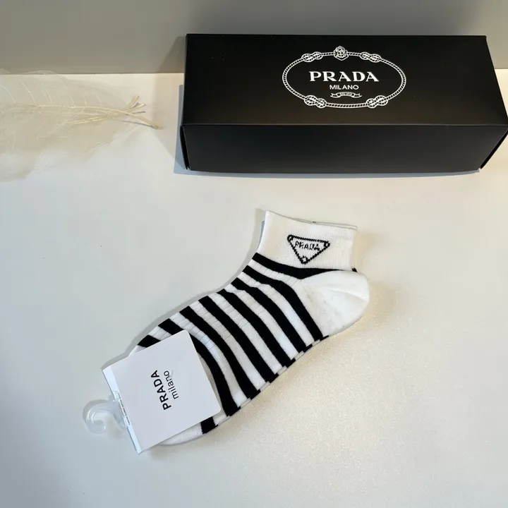 スーパーコピー プラダ 靴下