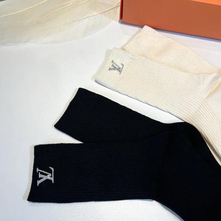 スーパーコピー ルイヴィトン 靴下