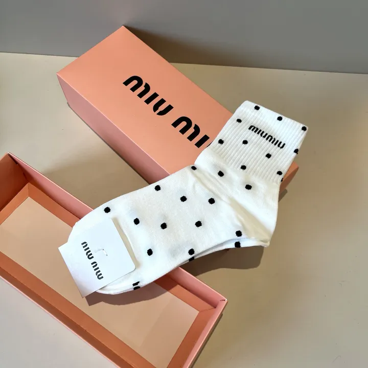 スーパーコピー ミュウミュウ 靴下