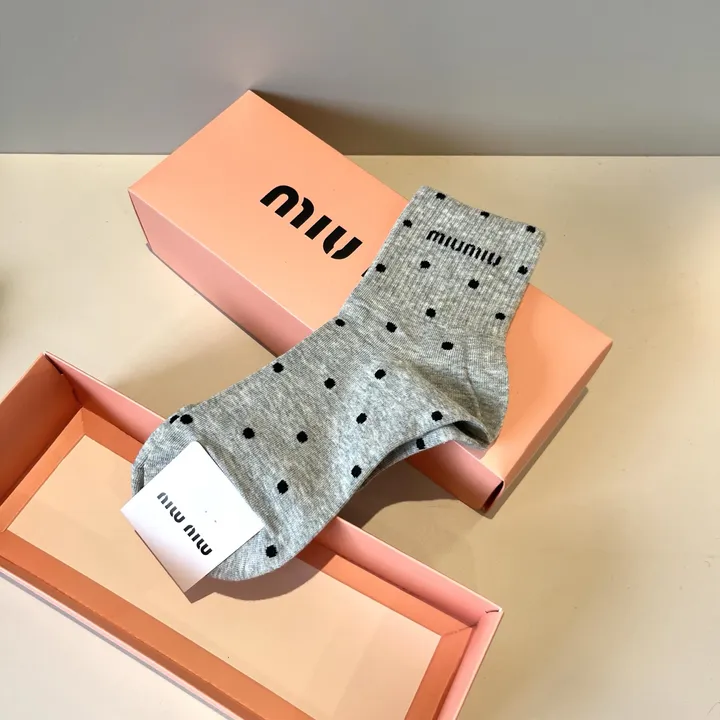 スーパーコピー ミュウミュウ 靴下