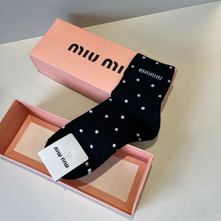 スーパーコピー ミュウミュウ 靴下