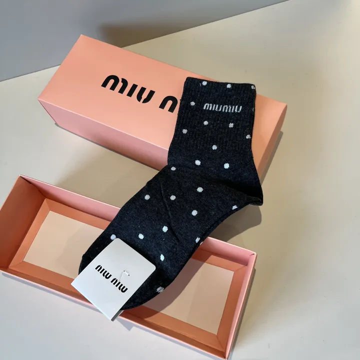 スーパーコピー ミュウミュウ 靴下