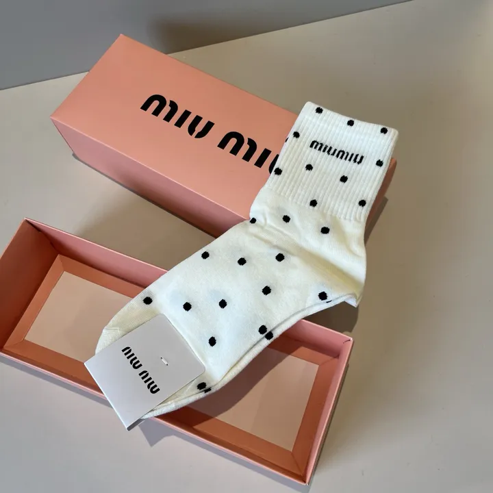 スーパーコピー ミュウミュウ 靴下