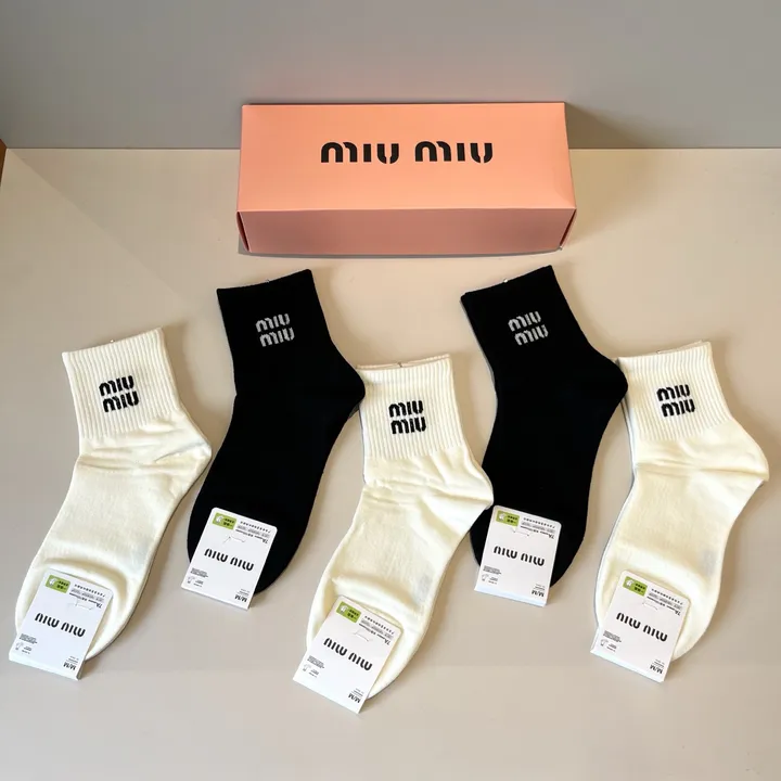スーパーコピー ミュウミュウ 靴下