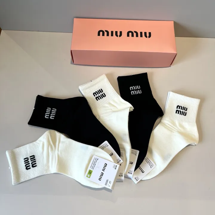 スーパーコピー ミュウミュウ 靴下