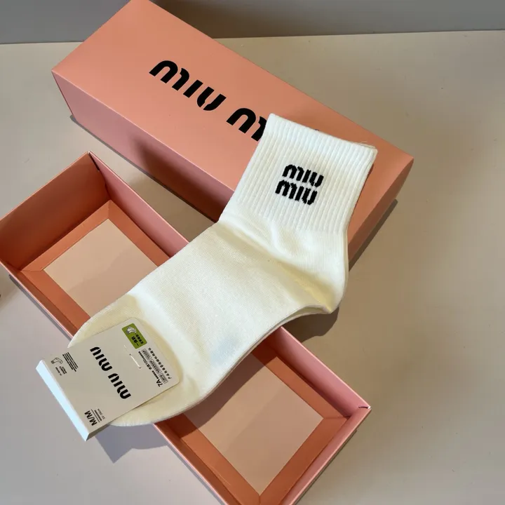 スーパーコピー ミュウミュウ 靴下