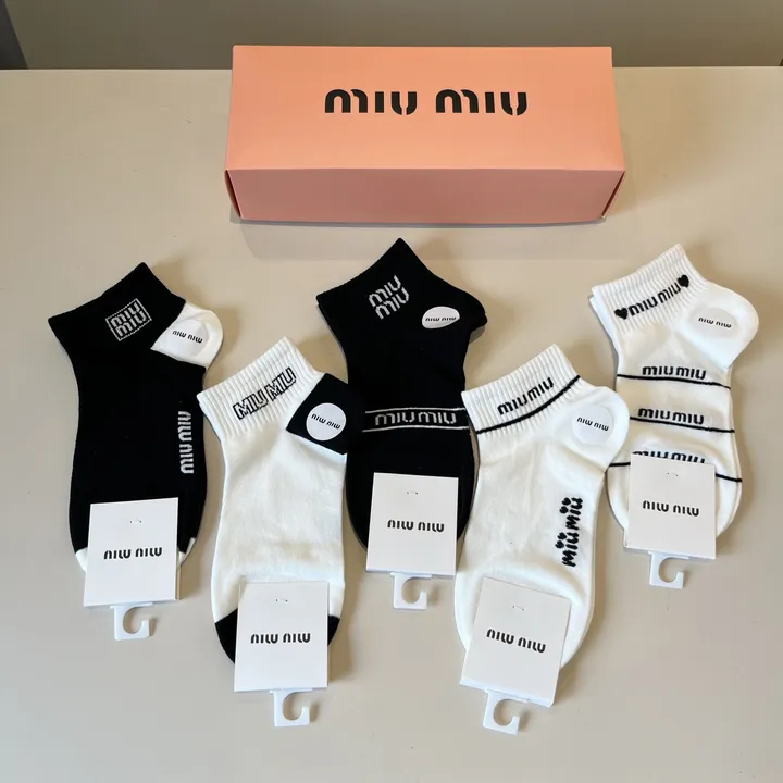 スーパーコピー ミュウミュウ 靴下