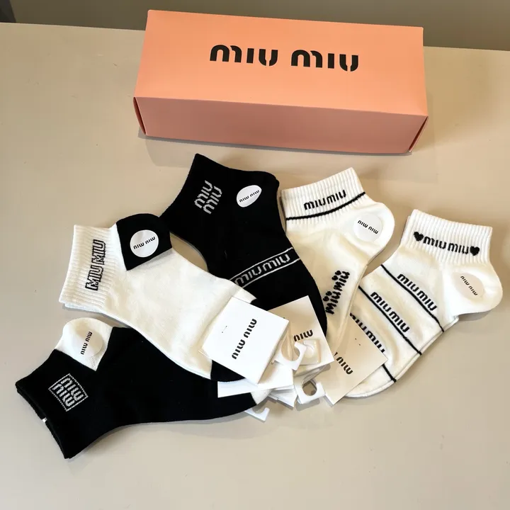 スーパーコピー ミュウミュウ 靴下