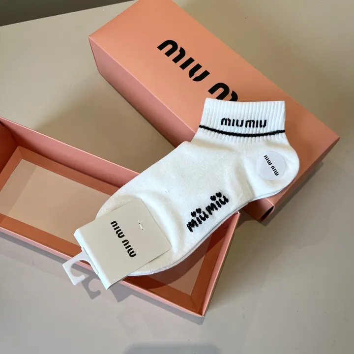 スーパーコピー ミュウミュウ 靴下