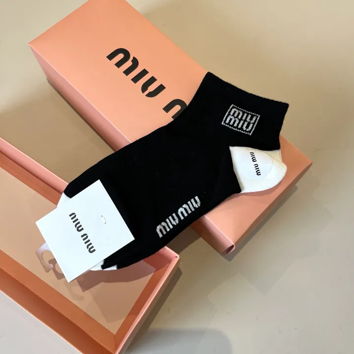 スーパーコピー ミュウミュウ 靴下