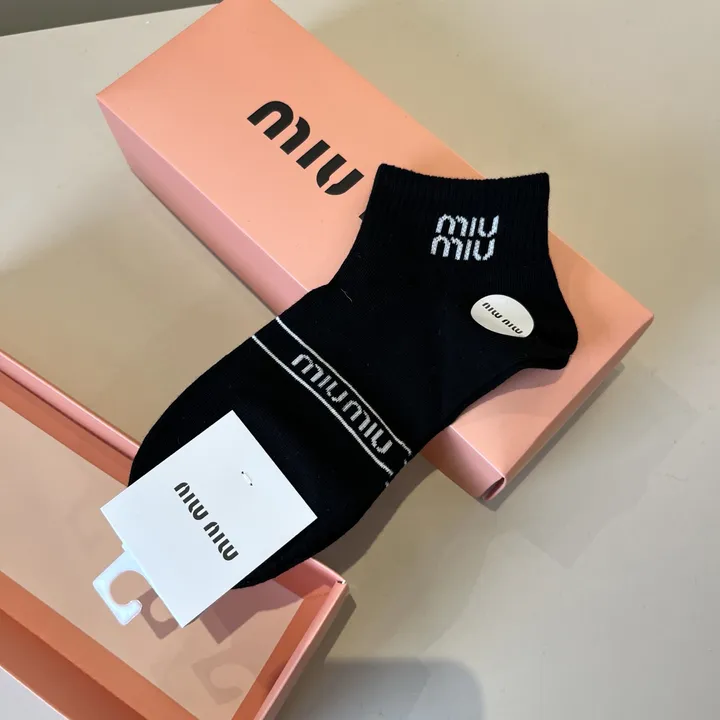 スーパーコピー ミュウミュウ 靴下