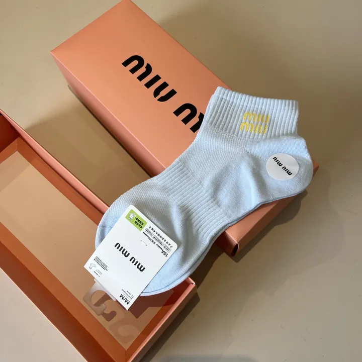 スーパーコピー ミュウミュウ 靴下