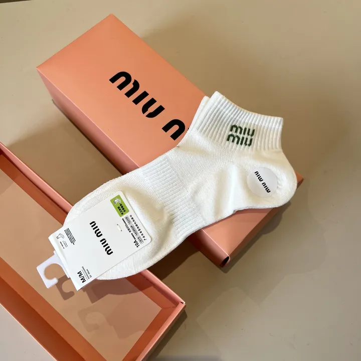 スーパーコピー ミュウミュウ 靴下