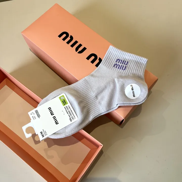 スーパーコピー ミュウミュウ 靴下