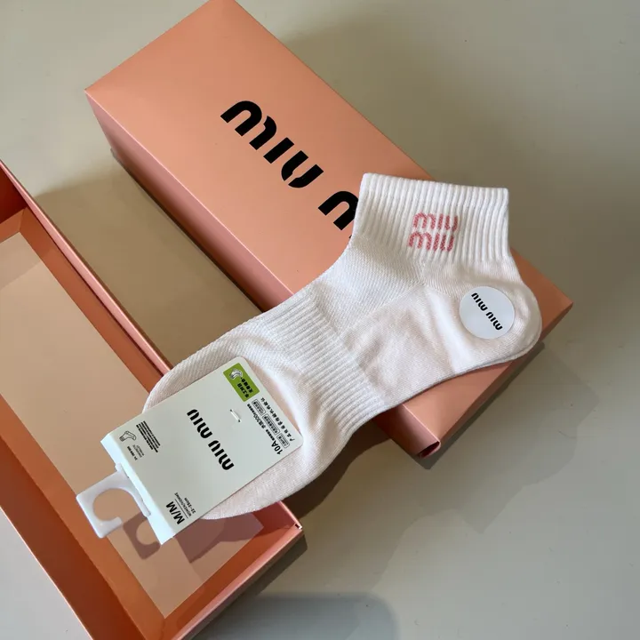 スーパーコピー ミュウミュウ 靴下