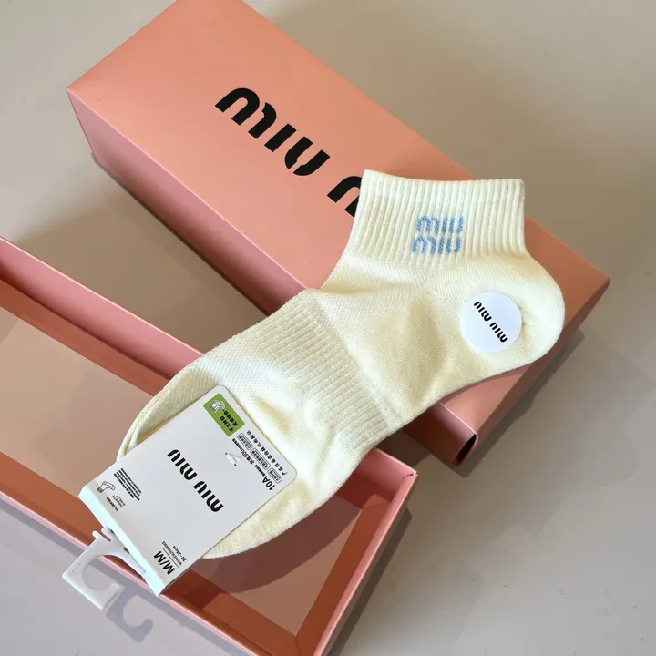 スーパーコピー ミュウミュウ 靴下