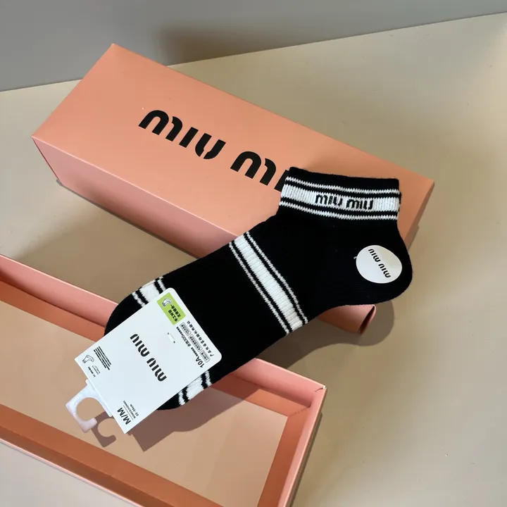 スーパーコピー ミュウミュウ 靴下