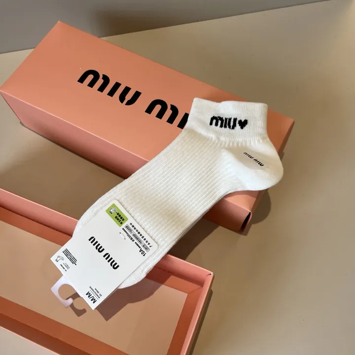 スーパーコピー ミュウミュウ 靴下