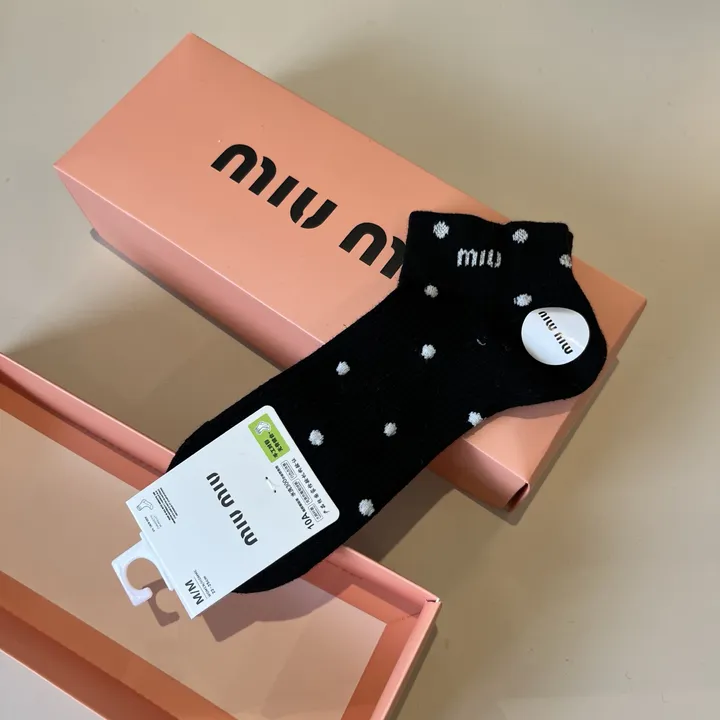 スーパーコピー ミュウミュウ 靴下