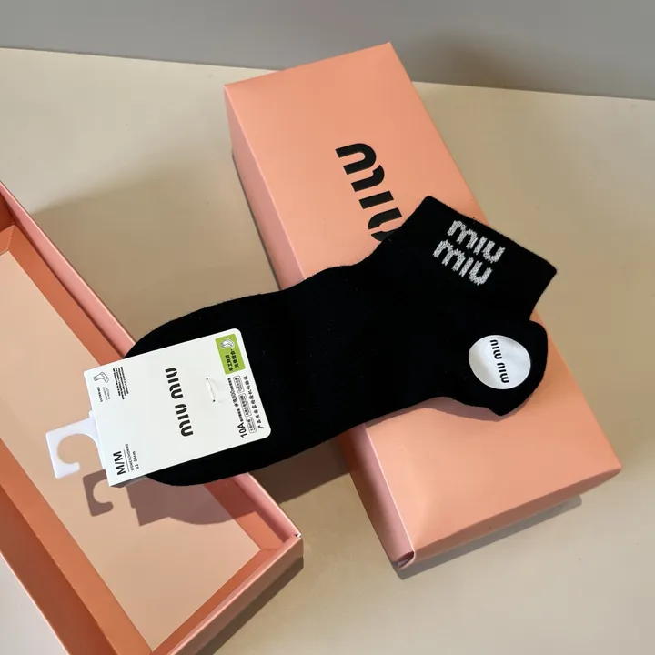 スーパーコピー ミュウミュウ 靴下