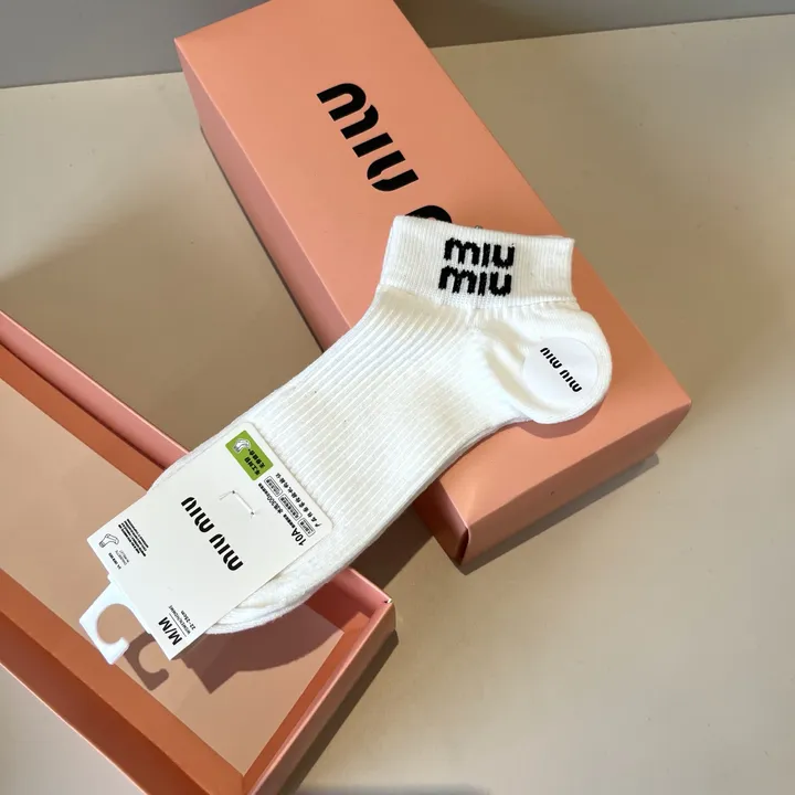 スーパーコピー ミュウミュウ 靴下