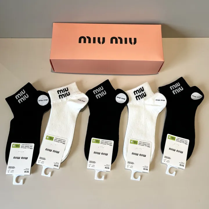 スーパーコピー ミュウミュウ 靴下