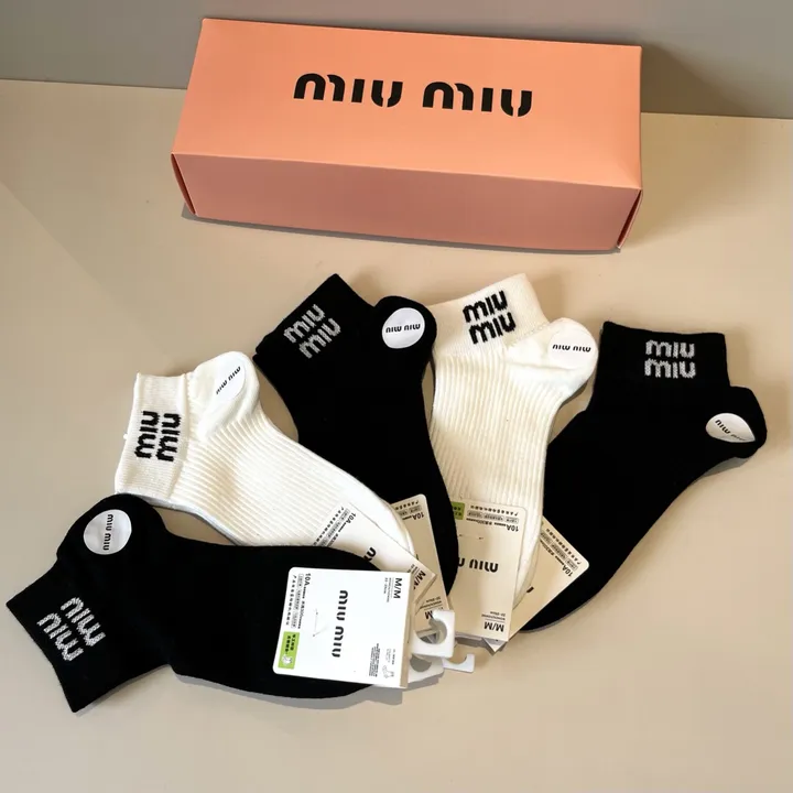 スーパーコピー ミュウミュウ 靴下