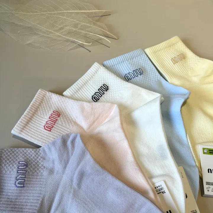 スーパーコピー ミュウミュウ 靴下