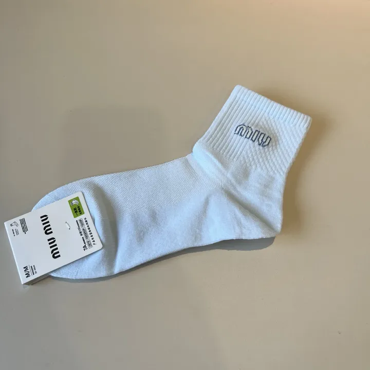 スーパーコピー ミュウミュウ 靴下