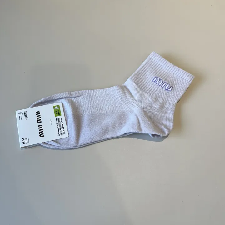 スーパーコピー ミュウミュウ 靴下