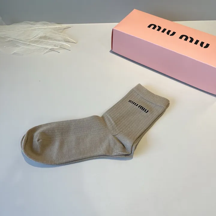 スーパーコピー ミュウミュウ 靴下