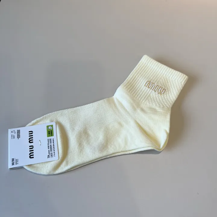 スーパーコピー ミュウミュウ 靴下