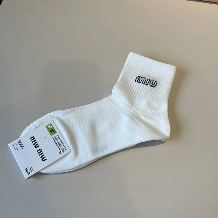 スーパーコピー ミュウミュウ 靴下