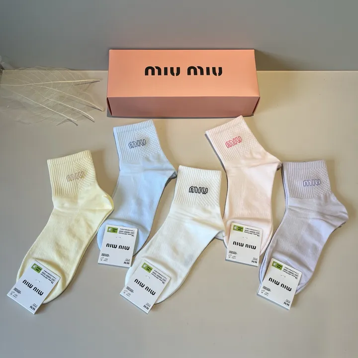 スーパーコピー ミュウミュウ 靴下