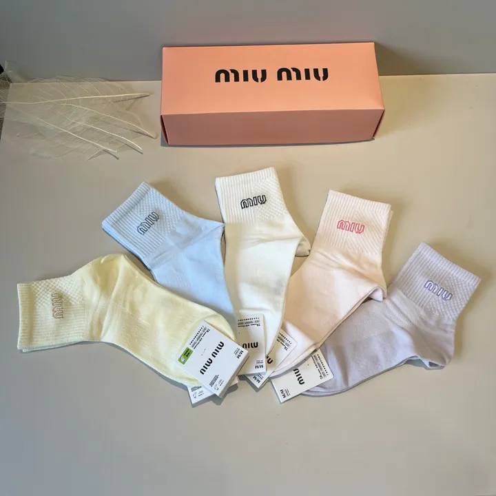 スーパーコピー ミュウミュウ 靴下