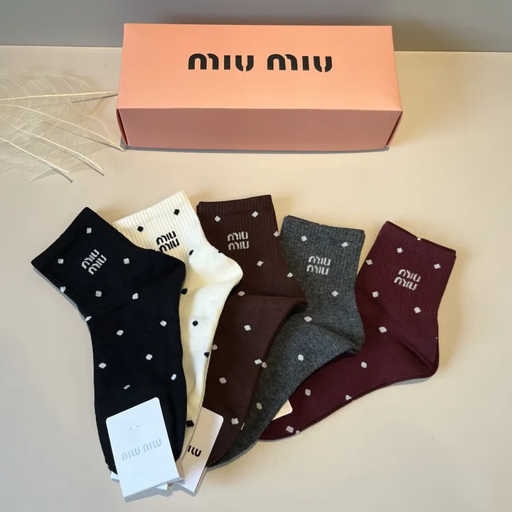 スーパーコピー ミュウミュウ 靴下