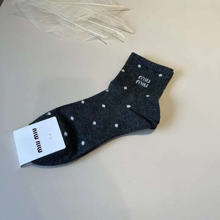 スーパーコピー ミュウミュウ 靴下