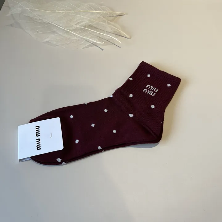 スーパーコピー ミュウミュウ 靴下